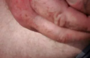 xxx Young girl comes to orgasm in the hot tub